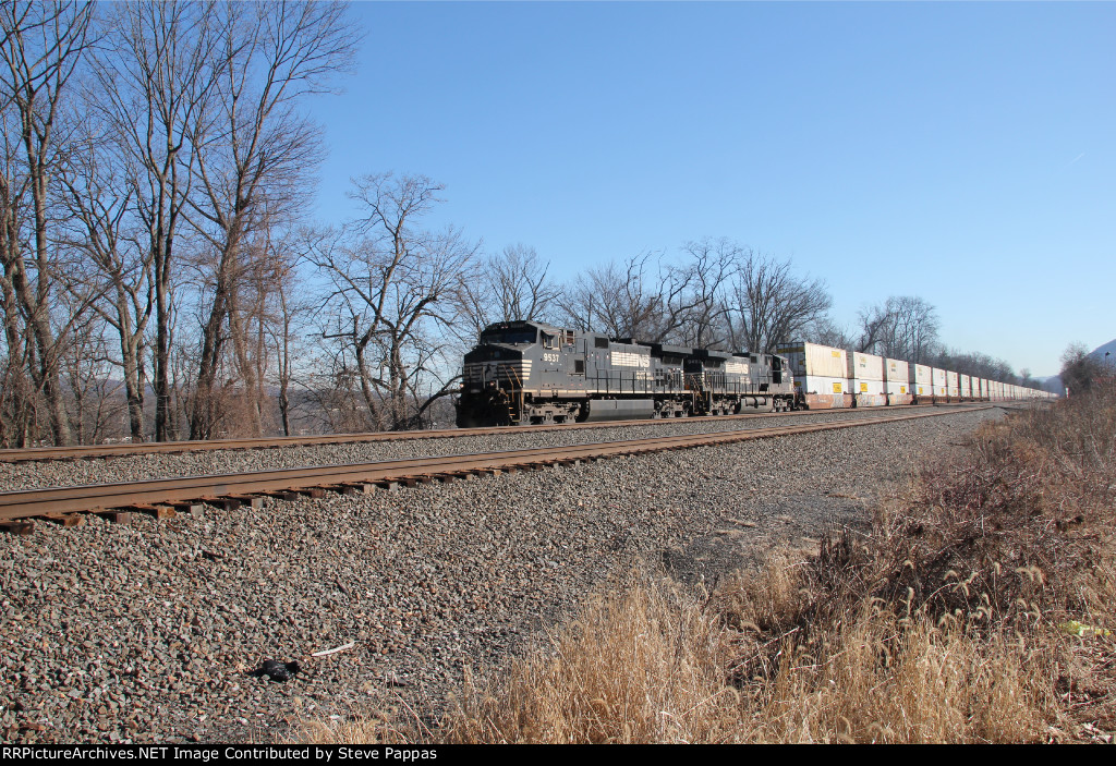 NS 9537 leads train 21G west along the Susquehanna River
